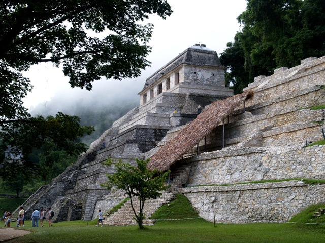 [Palenque_Temple_of_the_Inscriptions[18].jpg]