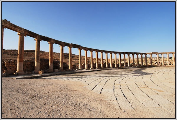 [Roman-Cardo-in-Jerash-[4].jpg]