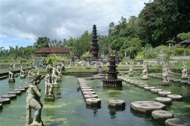 [Bali_Indonesia_Water_Palace[5].jpg]