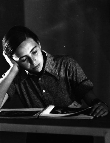 [robertcapa_katihorna_artist_0[3].jpg]