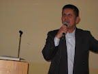 El Pastor Antonio Rodríguez en una de sus presentaciones de la Palabra de Dios a la congregación.