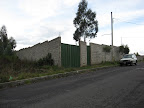 Se ve un buen lugar y el area es muy poblada, no se si tiene alguna construccionpor dentro.