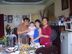 Cả ông bà ngoại nữa