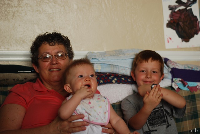 [nana & kids[9].jpg]