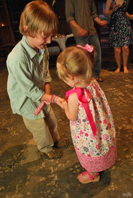 [kids dancing[3].jpg]