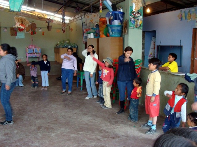 [Entregadepresentes2008f123.jpg]