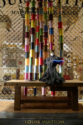 [Vitrines de Paris em junho 2010 - Louis Vuitton[5].jpg]