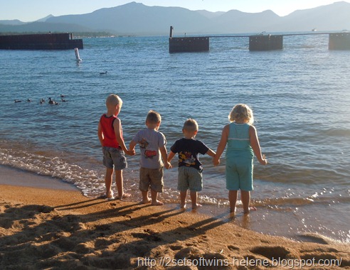 [kidsatbeach[8].jpg]