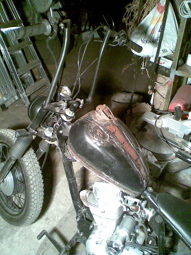IZ 250cc rat-bobber - Page 6 Pilt011