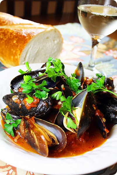 Steamed Mussels in Tomato Sauce