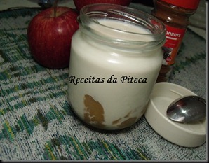 Iogurtes de maçã e canela