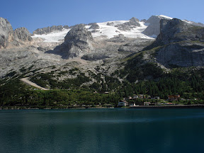 La Marmolada y el lago Fedaia.