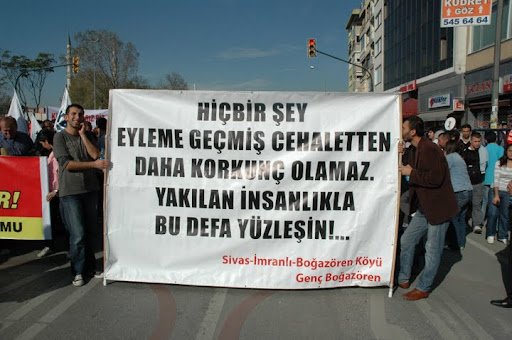 Milyonlarca Alevi Kad�k�y'de 'Ayr�mc�l��a Kar�� E�it Yurtta�l�k Hakk�' mitinginde bulu�tu