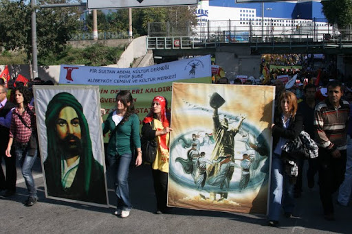 Milyonlarca Alevi Kad�k�y'de 'Ayr�mc�l��a Kar�� E�it Yurtta�l�k Hakk�' mitinginde bulu�tu