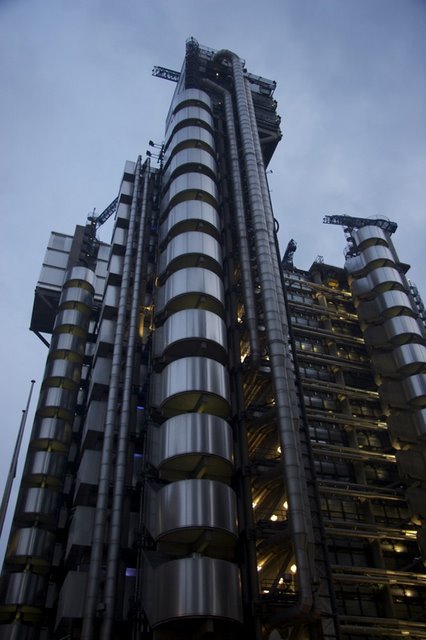 Lloyd’s building (London, UK) Lloyd’s building (London, UK)