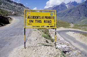     http://lh5.ggpht.com/_dlkAw43cLC0/SUJLPX_ZexI/AAAAAAAAB8g/lTHlbaUXEoA/s800/04-funny-signs3.jpg          