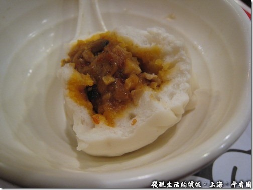 上海斗香園，辣肉包的內餡還可以，但我覺得上桌的時候不夠燙，也不夠辣！對喜歡吃辣的人玩全部夠味。