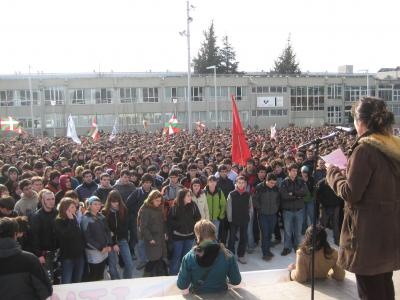 [gazteak bolognaren kontra[4].jpg]