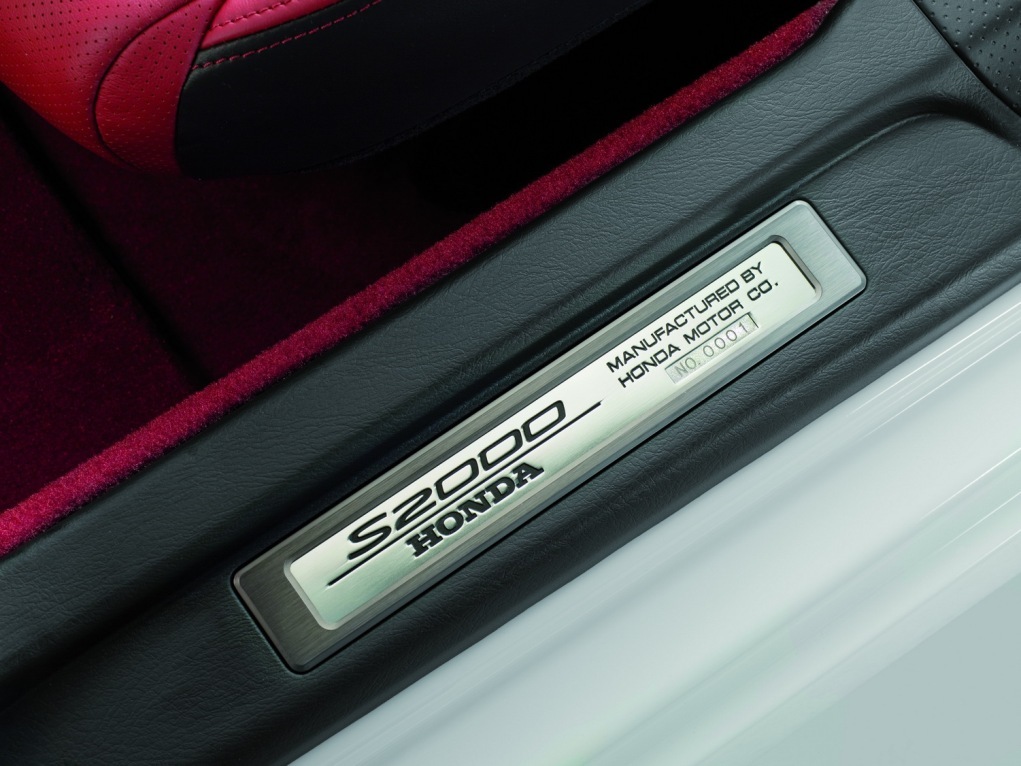 [Honda-S2000-Ultimate-Edition-15[2].jpg]