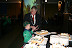  Tijd voor Taart: Scouts bieden burgemeester taart aan