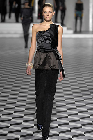 Womens apparel New York, hair color