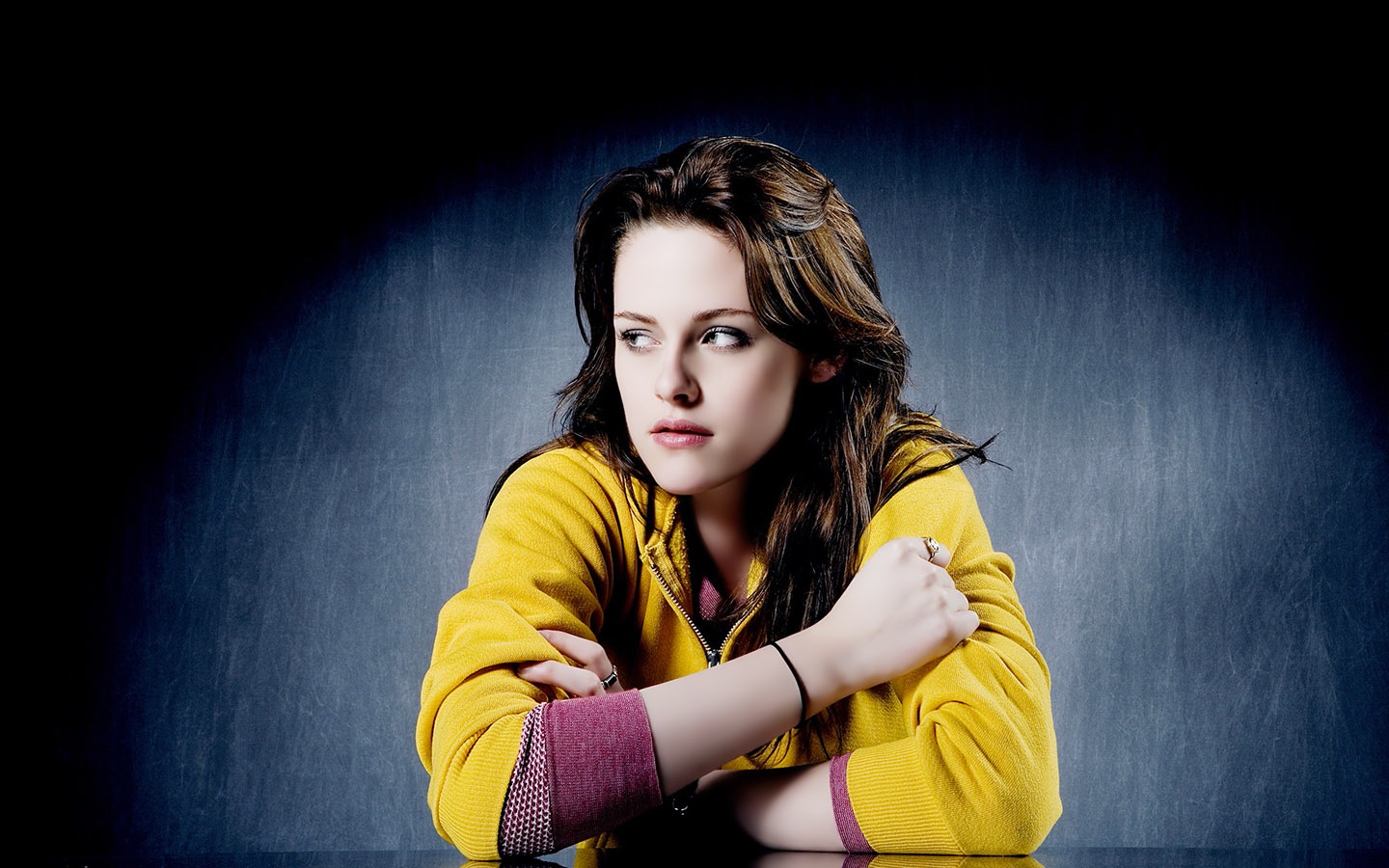 [1440x900 26 kristen stewart  widescreen wallpaper[2].jpg]