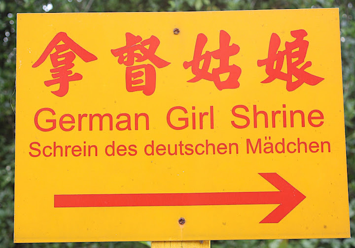 Ja, äh mitten auf Pulau Ubin, längere Geschichte die dahinter steckt, kommt bestimmt irgendwann mal auf den Blog, so in nem Monat? :P Ja, äh mitten auf Pulau Ubin, längere Geschichte die dahinter steckt, kommt bestimmt irgendwann mal auf den Blog, so in nem Monat? :P