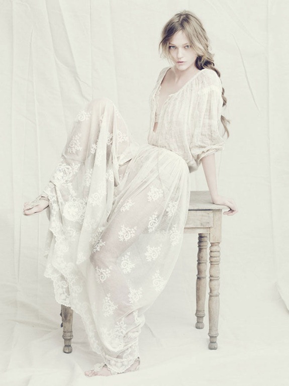 [alberta_ferretti_ss2011_sasha+pivovarova+roversi_4[4].jpg]