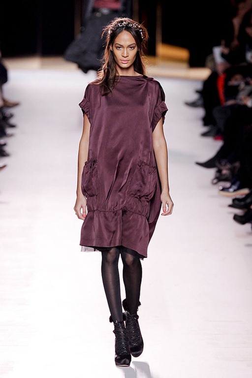 [Nina-ricci-FALL-2011-RTW-podium-007_runway[3].jpg]