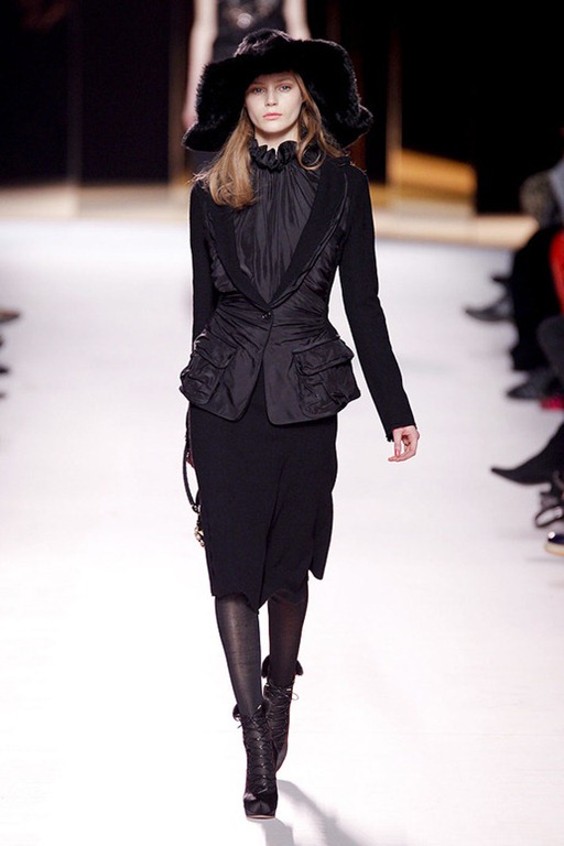 [Nina-ricci-FALL-2011-RTW-podium-001_runway[3].jpg]