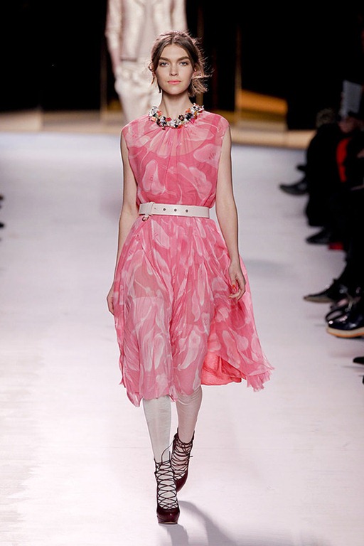[Nina-ricci-FALL-2011-RTW-podium-016_runway[3].jpg]