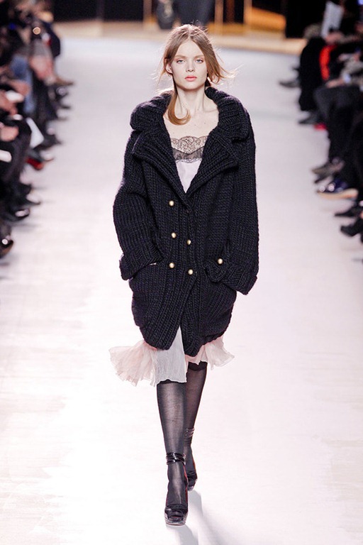 [Nina-ricci-FALL-2011-RTW-podium-019_runway[3].jpg]