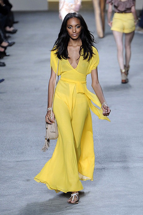 [Paul-joe-SPRING-2011-RTW-podium-006_runway[5].jpg]