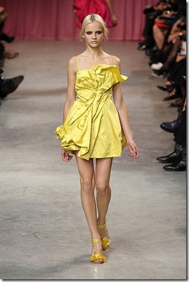 NINA-RICCI-SPRING-2011-RTW-PODIUM-036_runway