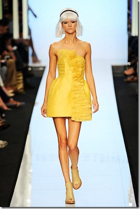 ERMANNO-SCERVINO-SPRING-2011-RTW-PODIUM-041_runway