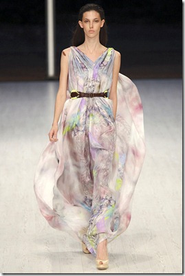 MATTHEW-WILLIAMSON-SPRING-RTW-2011-PODIUM-034_runway