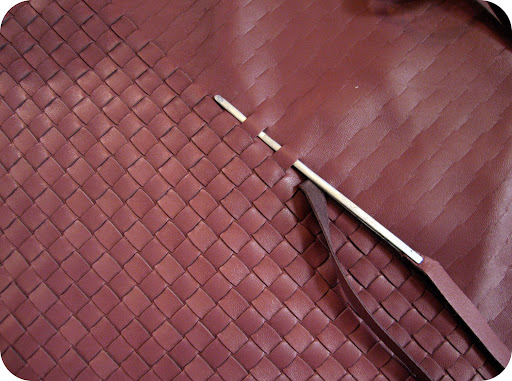 close up of the weave for the Veneta style bag