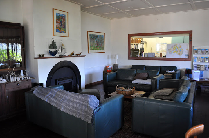 The hostels boathouse-like common area has comfortable couches, a fire place and heaps of books. Photo by Bobbi Lee Hitchon