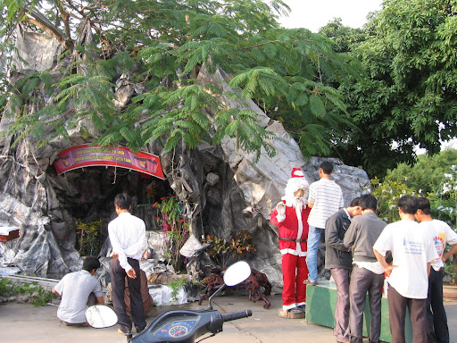 Chuẩn bị Hệ thống điện, hệ hống cơ khí, hệ thống dàn phun nước cho Hang Đá