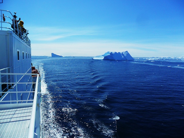 [Ioffe Aft View Icebergs[3].jpg]