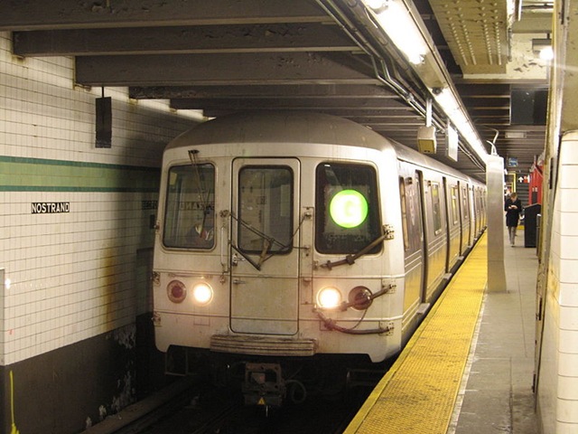 [800px-NYC_Subway_6248_on_the_G[2].jpg]