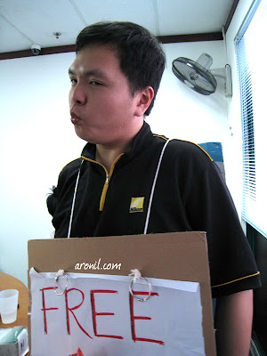 Pucker up man. Robb is going to get a full pucker with Simon. Simon preparing for the kill.