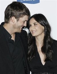 [Demi Moore y Ashton Kutcher[2].jpg]
