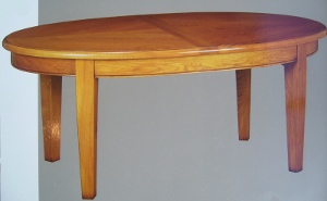 Table pieds fuseaux