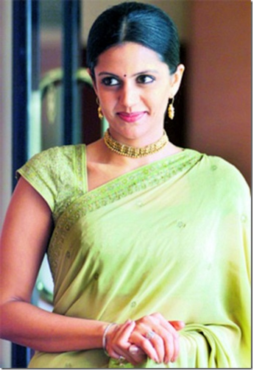 Bollywood-Tv-Actress-Mandira-Bedi (1)