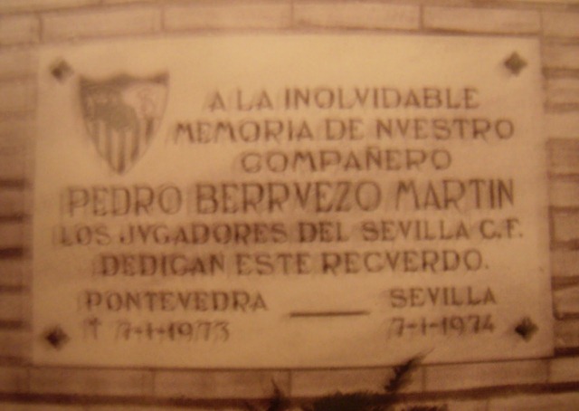 [lapida memoria[3].jpg]
