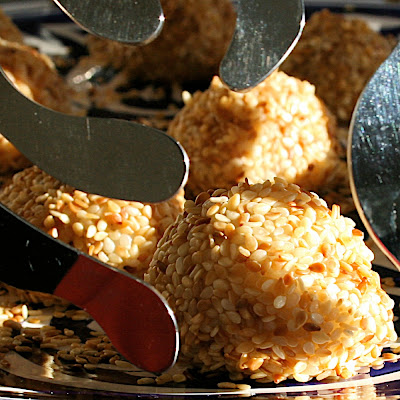 Sesame mochi