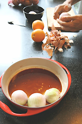 Préparation de la Tarte Tatin aux oignons roses