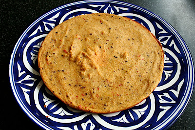 Galette fine aux lentilles corail, petit piment frais, carotte et graines de lin