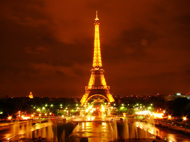 Torre Eifel iluminada